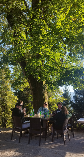 Na koncu Tabora preživetja in smelem, optimističnim koledarjem dogodkov.
