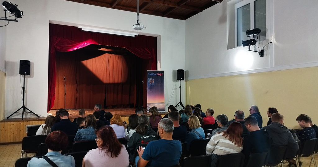 Drugi dogodek v nizu 30+ dogodkov je bil večer stand up komedije. Tudi na njem se je srečalo okoli 50 ljudi.
